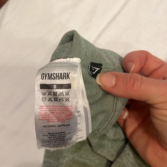 Small sage green gymshark camo sports bra and leggings - Picture 5 of 6